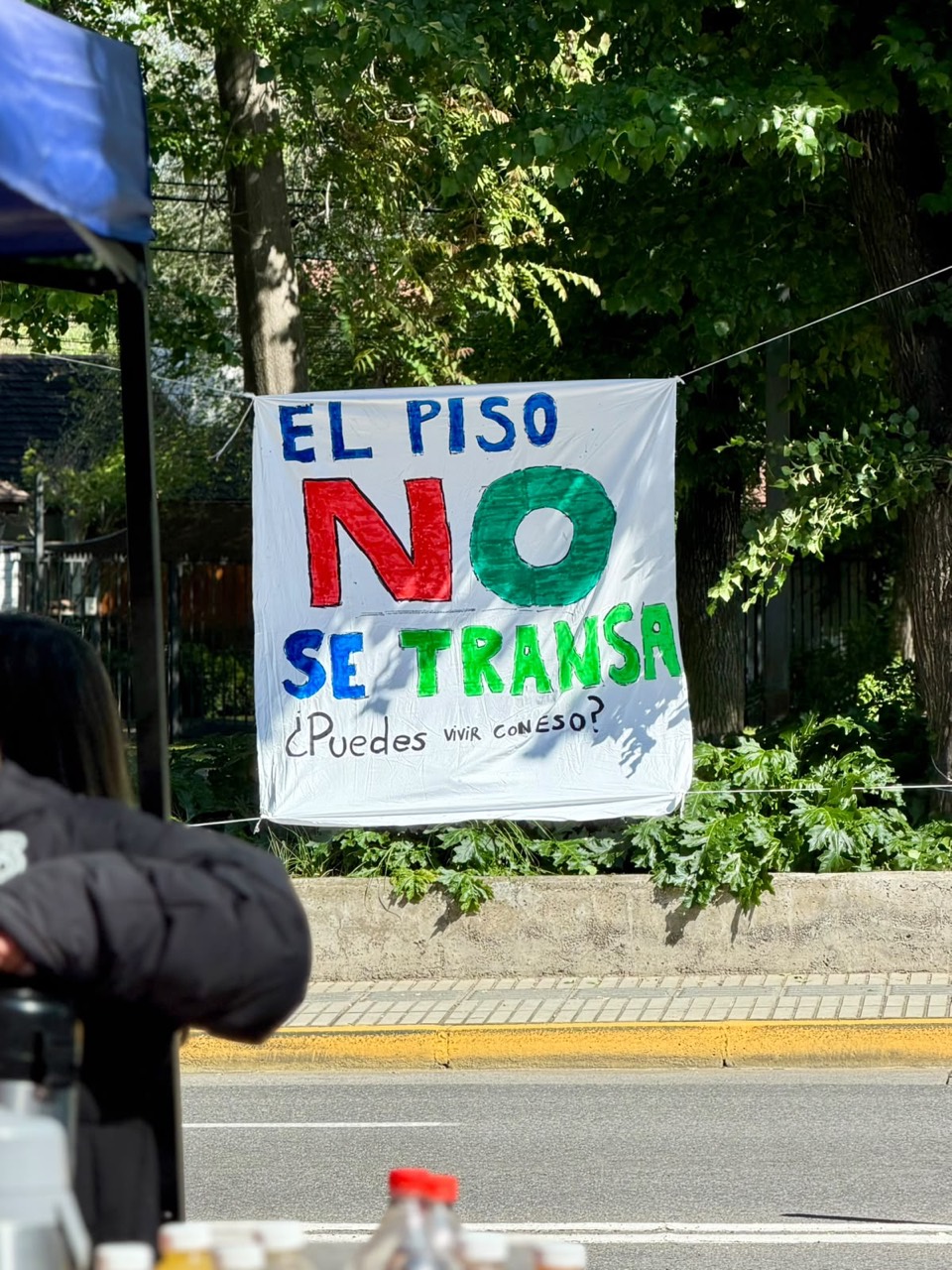 Lienzo con la consigna El piso no se transa